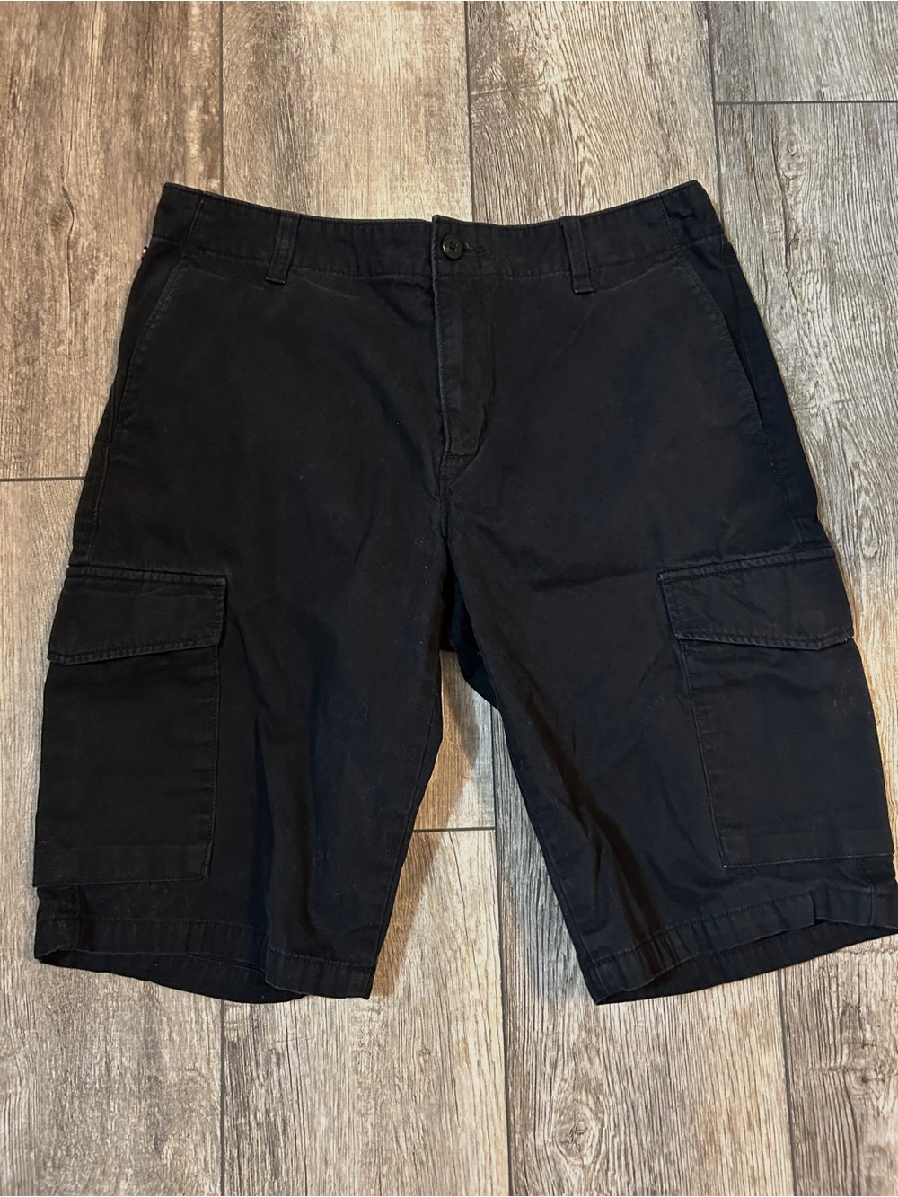 Men’s Size 30 Tommy Hilfiger Black Cargo Shorts